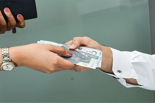 بشرى للنساء وتحذير للرجال.. المرأة لا تحتاج إذن الزوج للتصرف في مالها